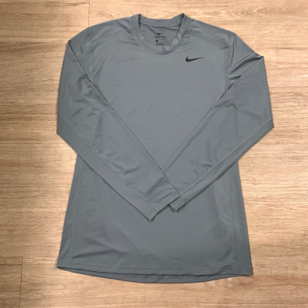 NWOT Men’s NIKE Dri-Fit Long Sleeve Shirt Size M
